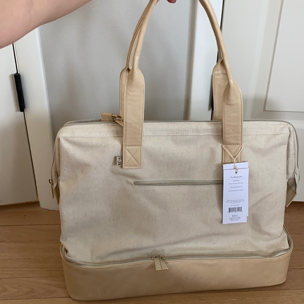 Brand new Beis Weekender travel bag! NWT